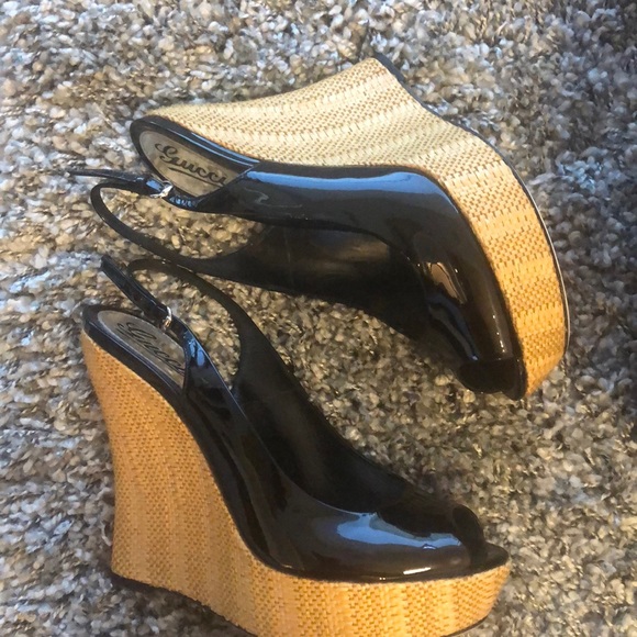 Gucci black patent peep toe wedges size 40 - Picture 2 of 7